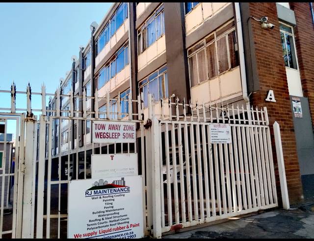 3 BEDROOM FLAT FOR SALE IN KEMPTON PARK CENTRAL